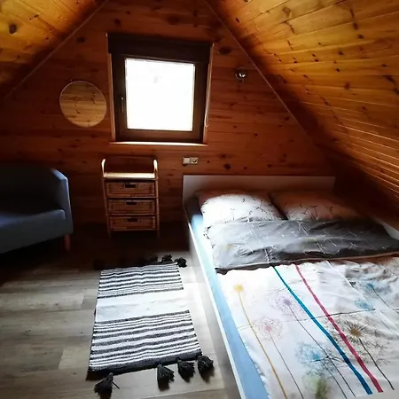 Nad Jeziorem Holiday home Gowidlino