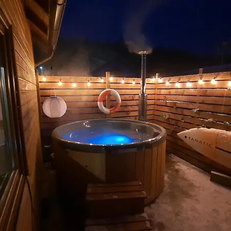 Nad Jeziorem Holiday home *